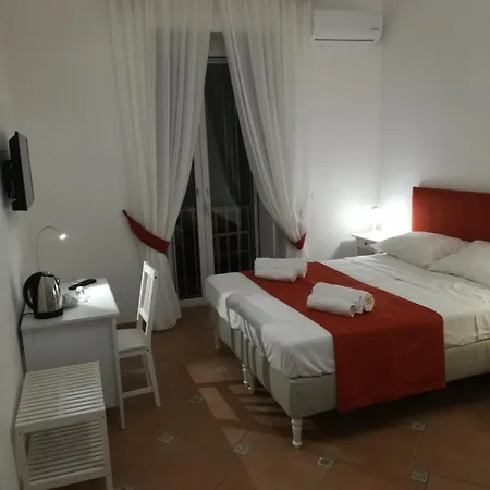 Neapolis Port 3*