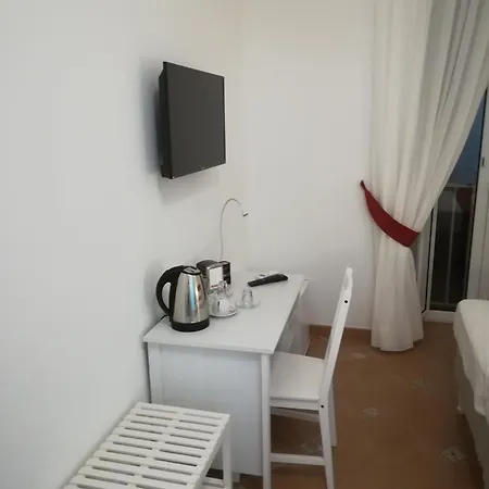 B&B Neapolis Port